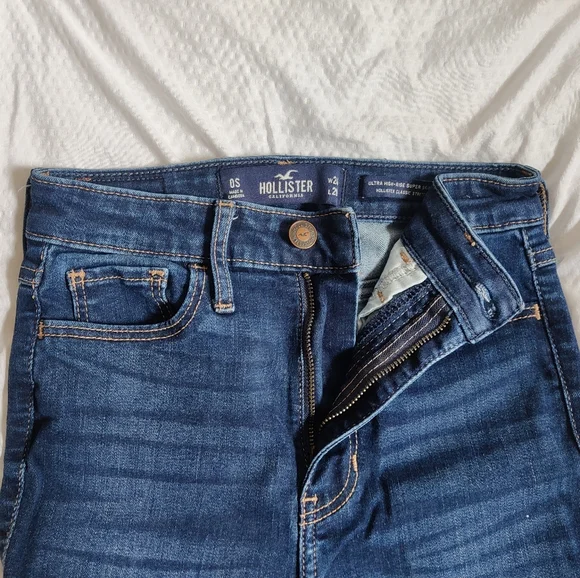 Hollister Ultra High-Rise Super Skinny Dark Wash Jeans - Picture 3 of 5